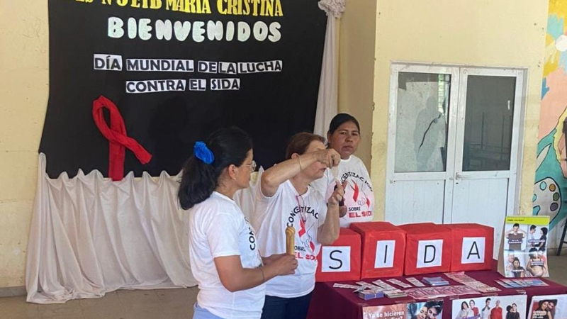 Estudiantes aprenden sobre el VIH/SIDA