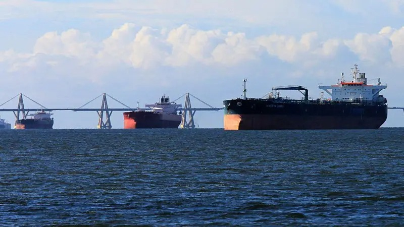 Trump ordenó un bloqueo total a los buques petroleros sancionados que entran y salen de Venezuela
