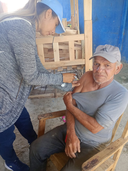 operativo vacunación barrio 28 de junio (5).jpeg