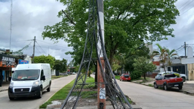 Resistencia recuperó la icónica "Torre Eiffel": volvió a la esquina de las avenidas Alberdi y Marconi