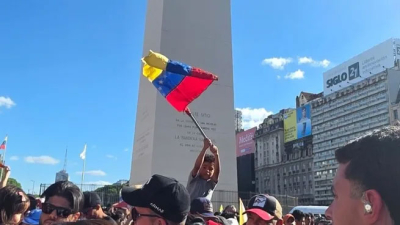 Venezolanos celebran en el Obelisco la detención de Maduro