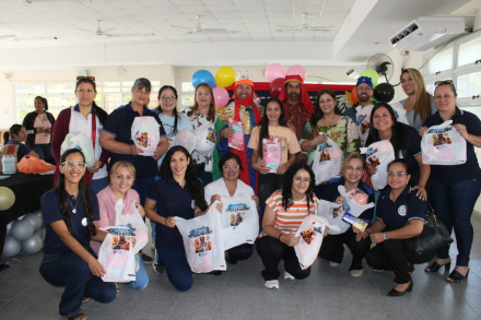 Entrega de juguetes por Reyes Magos 1.jpg
