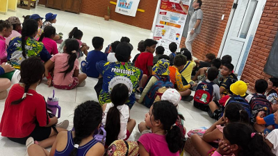 Niñas y niños aprenden sobre prevención del dengue