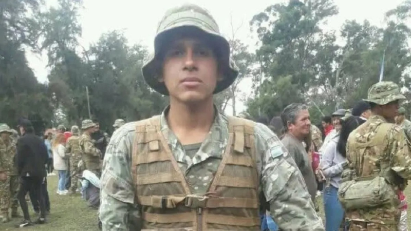 La muerte de un joven soldado reaviva el debate sobre sueldos y salud mental