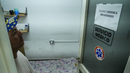 El cuarto de servicio médico donde duerme Ricardo. (Alan Monzón-Rosario3).jpg