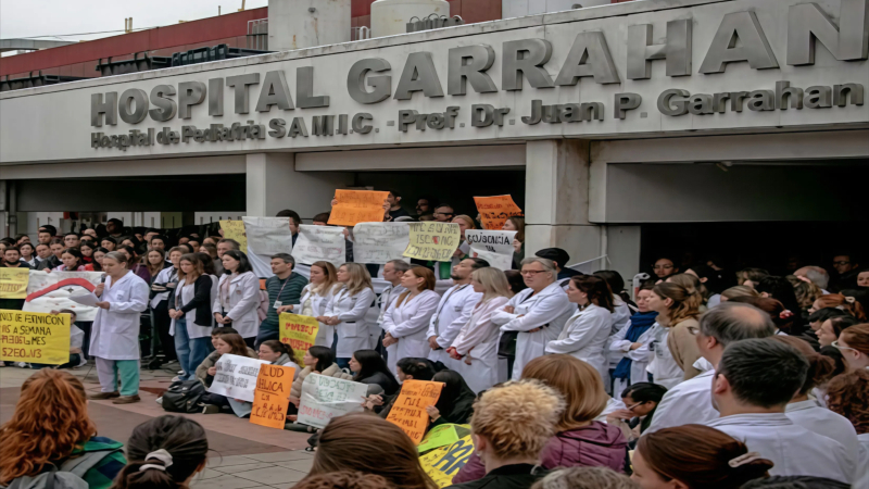 Despidos, denuncias sindicales y un clima laboral en tensión