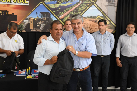 Entrega de kits escolares a vialeros (6).jpeg