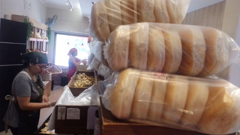 Panaderías aplicaron subas de hasta 15 % en el precio del pan