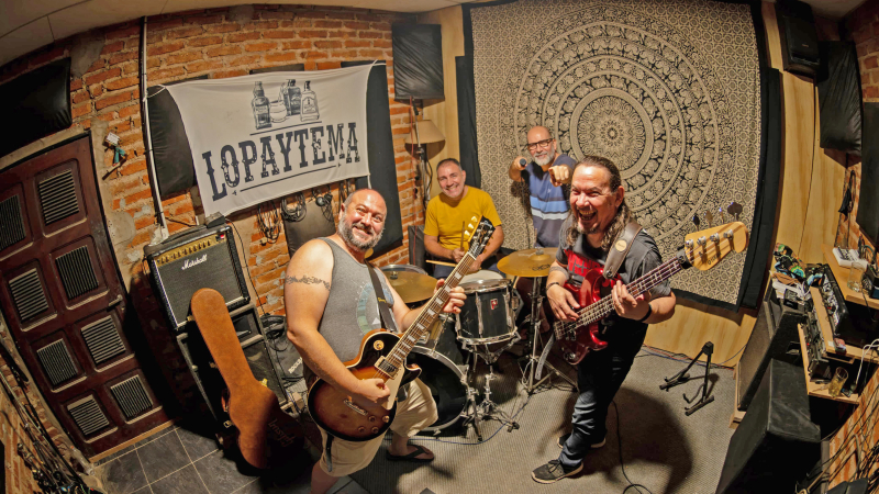 Rock y blues en vivo en El Carpo Bar: noche de clásicos y músicos locales