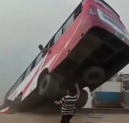 omnibus caida 1