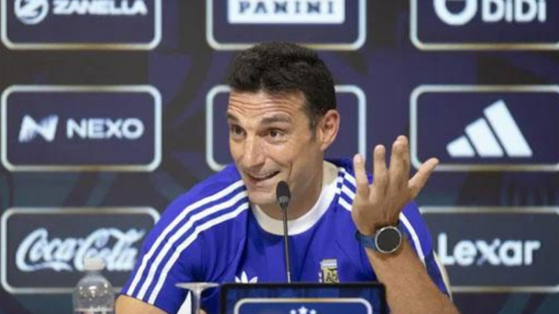 Scaloni sin vueltas: "Si los rendimientos no son buenos, tomaremos medidas"