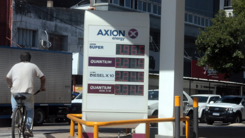 Petroleras imitan a YPF y deciden mantener los precios por 45 días