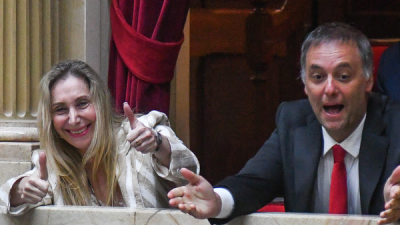 Una privatización de u$s 300 millones, Karina Milei y Manuel Adorni