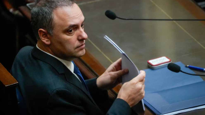 El juez Ariel Lijo dispuso levantar el secreto fiscal ante ARBA de Manuel Adorni y su esposa