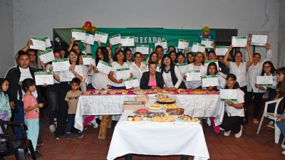 Más de 30 nuevas reposteras recibieron su diploma en Villa Don Andrés