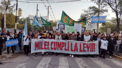 Una multitud marchó en defensa de la universidad pública
