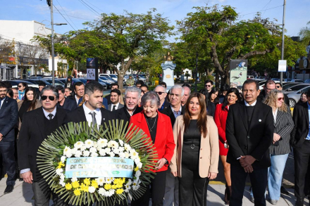 Profesionales de Ciencias Económicas celebraron su día con un acto en el Mástil Municipal (3)