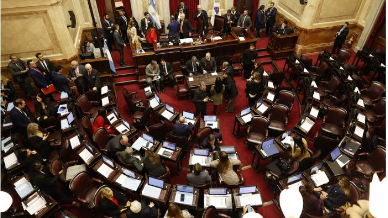 El oficialismo hizo caer la sesión del Senado para evitar la interpelación a Manuel Adorni