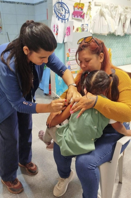 Vacunación en terreno centro de salud Villa Hermosa (3)