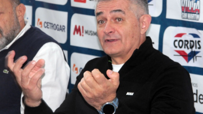 Villa vuelve a apostar fuerte: Japez renovó y el sueño del ascenso sigue intacto