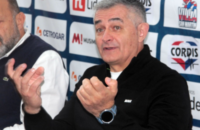 Villa vuelve a apostar fuerte: Japez renovó y el sueño del ascenso sigue intacto