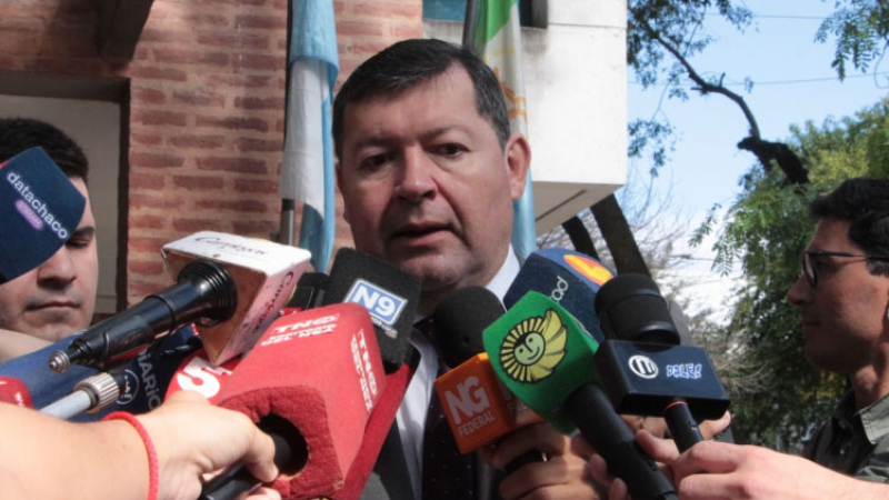 La querella menciona el robo de casi 200.000 dólares de la casa de la víctima