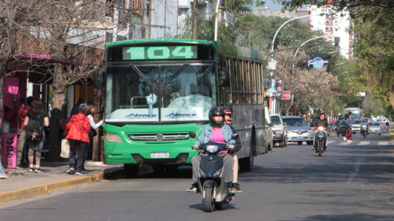 Conflicto eterno: la UTA anunció un paro y mañana no habría colectivos