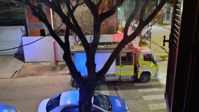 Madrugada de fuego y humo: seis personas fueron asistidas tras incendio en una vivienda