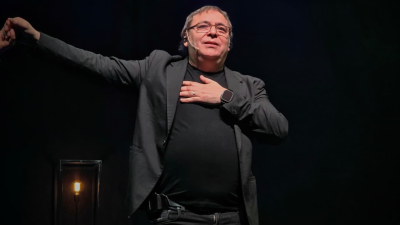 Gabriel Rolón presentó "La Palabra Plena" ante una sala colmada en el Domo del Centenario