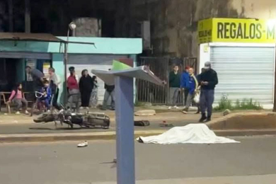 Un motociclista murió tras chocar con un automóvil en la zona sur
