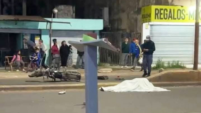 Un motociclista murió tras chocar con un automóvil en la zona sur