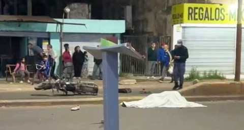 Un motociclista murió tras un chocar con un automóvil en la zona sur