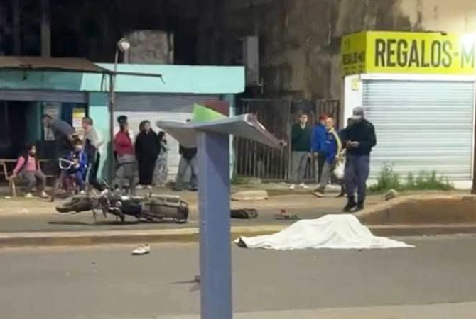 Un motociclista murió tras chocar con un automóvil en la zona sur
