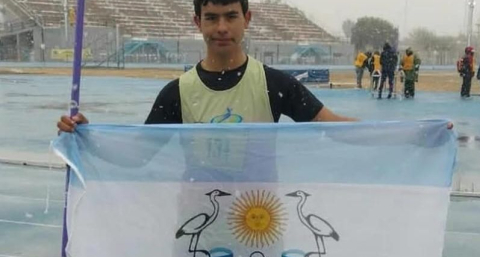 Un adolescente de Las Garcitas es campeón nacional en lanzamiento de jabalina