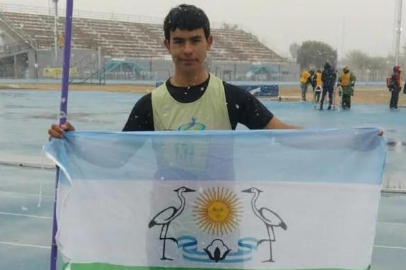 Un adolescente de Las Garcitas es campeón nacional en lanzamiento de jabalina