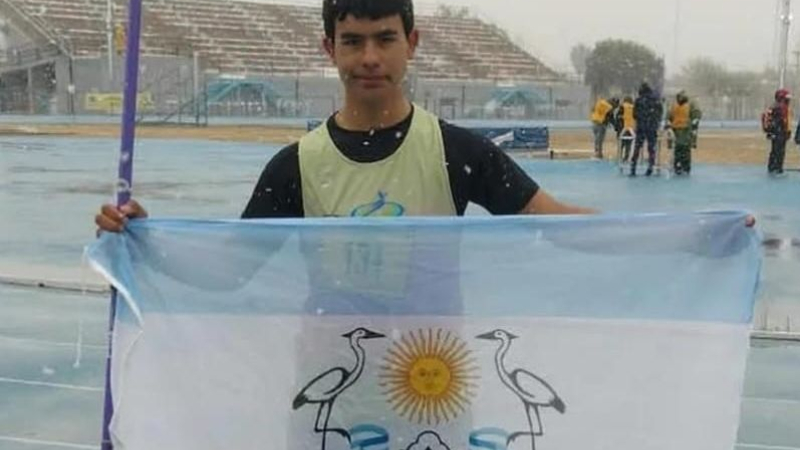 Un adolescente de Las Garcitas es campeón nacional en lanzamiento de jabalina