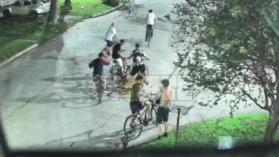 Al menos nueve adolescentes siguieron, acorralaron y robaron a un ciclista en el barrio Paykín