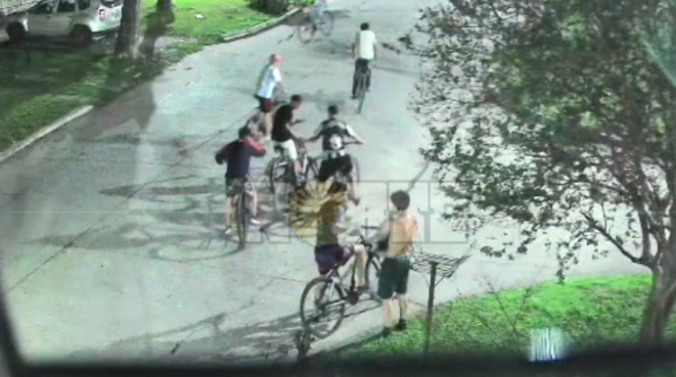 Al menos nueve adolescentes siguieron, acorralaron y robaron a un ciclista en el barrio Paykín