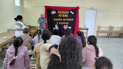 Taller sobre RCP para la comunidad educativa de la EPEP N°127 de la colonia El Cruce