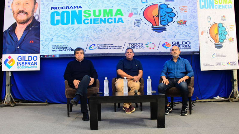 El ministro Aráoz consideró "fundamental" brindar una educación digital integral