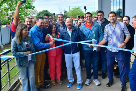 El deporte de alto rendimiento celebra un año de la inauguración de la pileta olímpica y la pista de atletismo