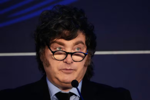Milei en París: "Estamos bien armados para enfrentar los intentos golpistas"