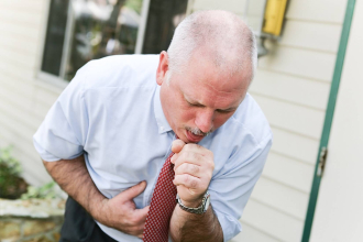 La tos persistente puede revelar una enfermedad que deja cicatrices en los pulmones