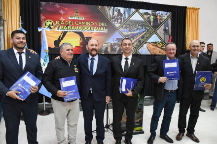 Insfrán encabezó el acto por el Día del Camino y del Trabajador Vial (3)