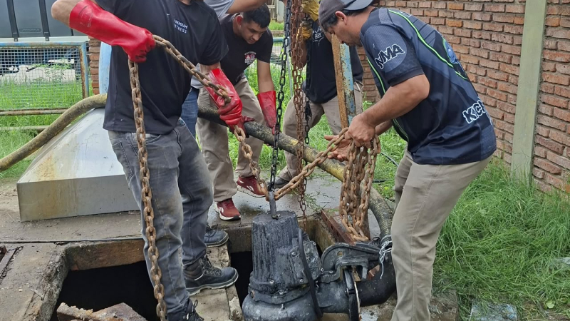 Sameep reparó un pozo cloacal en Puerto Tirol y siguen las tareas de mantenimiento