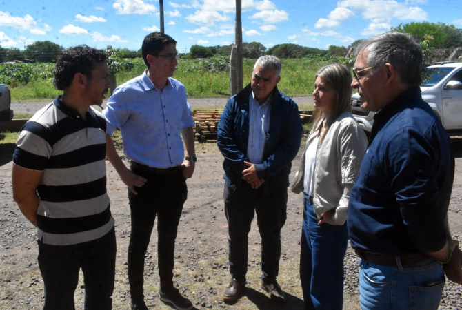 Meiriño y Gutiérrez recorrieron el centro de contención para evacuados