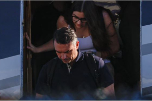 Flávio Bolsonaro aterrizó en el aeropuerto de Miami-Opa Locka procedente de Argentina