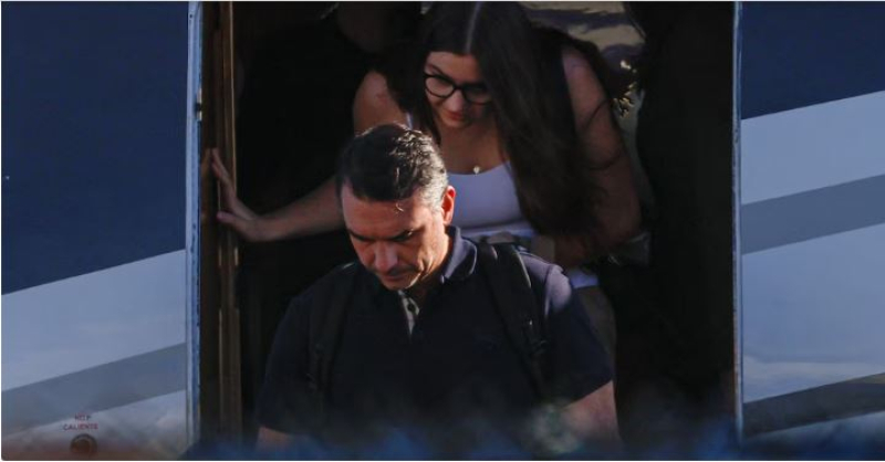 FLÁVIO BOLSONARO LLEGÓ A MIAMI TRAS SALIR DE ARGENTINA EN UN VUELO QUE EVITÓ BRASIL