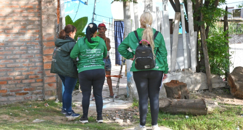 Personal del municipio de Resistencia relevó la situación de residentes próximos a lagunas
