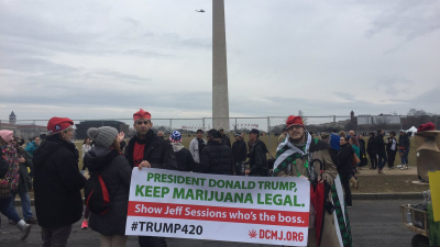 Una ONG repartió miles de "porros" durante la asunción de Trump